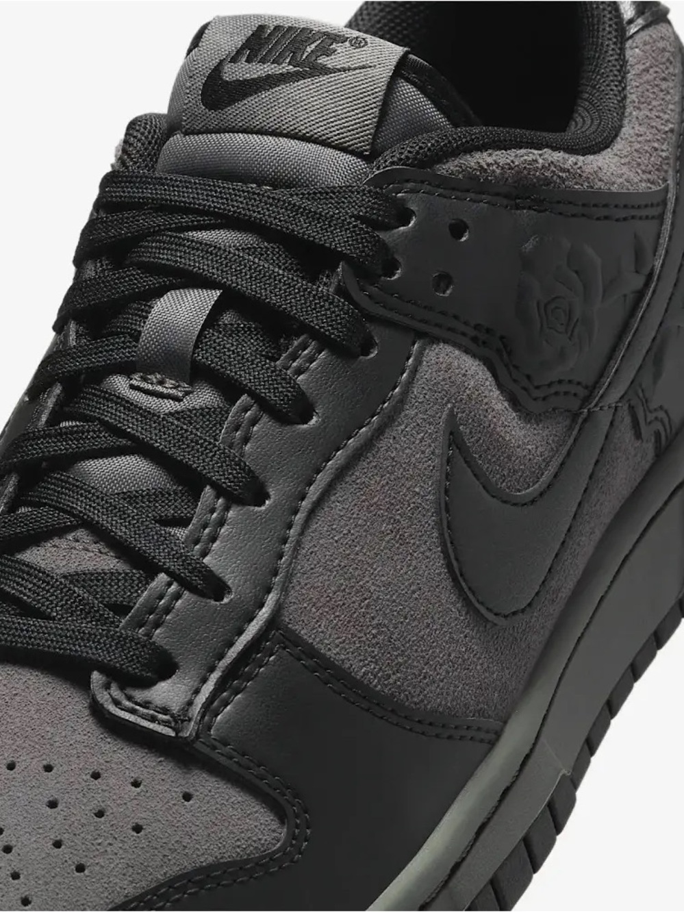 Nike Dunk Low SE in Black Roses - Picture 2 of 4